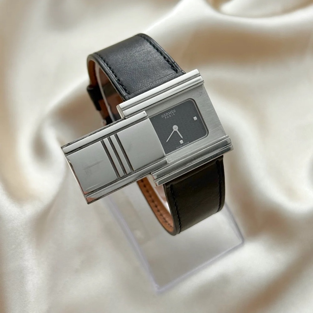 AUTHENTIC VINTAGE HERMÈS HIDDEN DIAL BLACK LEATHER WATCH - Picture 8 of 11